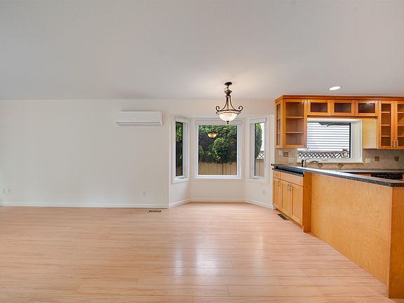 5th image of 2333 150b St