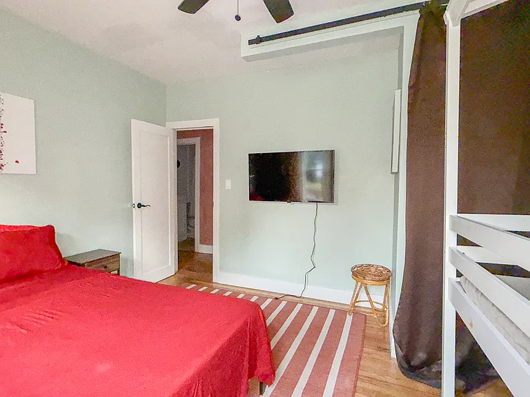 1450 Hawthorne Way — Photo 3