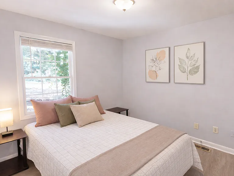4449 Malibu Dr — Photo 3