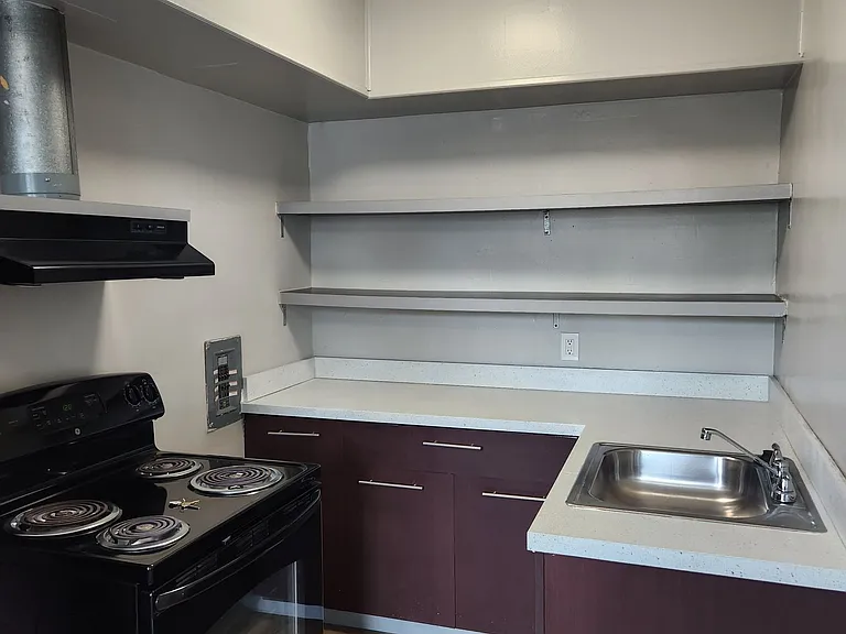 The Oakwood Manor Apartments — Photo 21