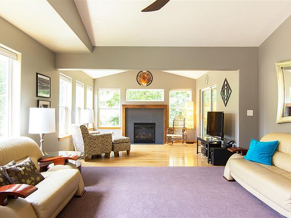 3rd image of 2356 Belmont Dr