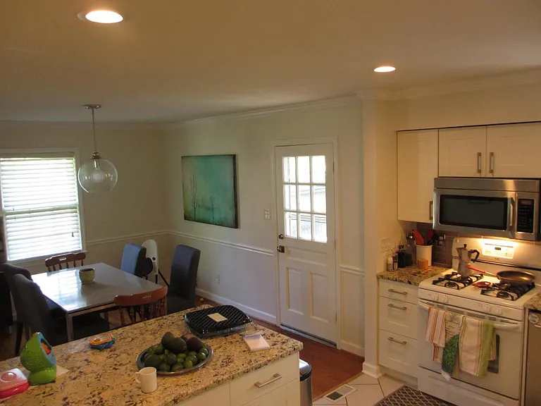 Kitchin connected to dinning and living