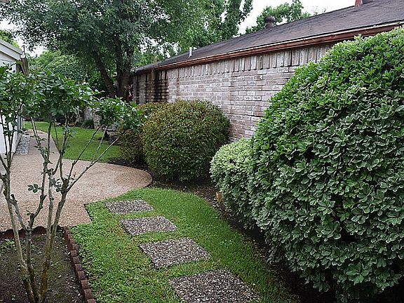 5th image of 16231 Queensdale Dr