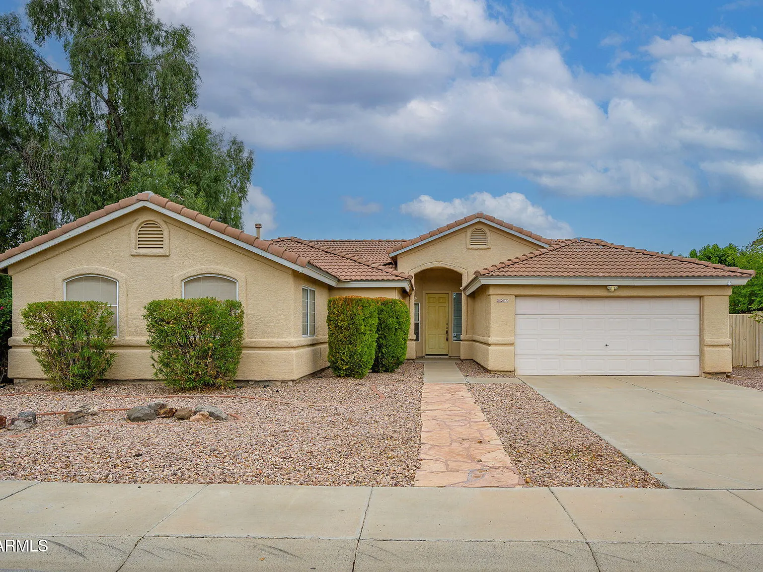5 bed, 2.5 bath, 2622 sqft, $3,000 — Photo 1