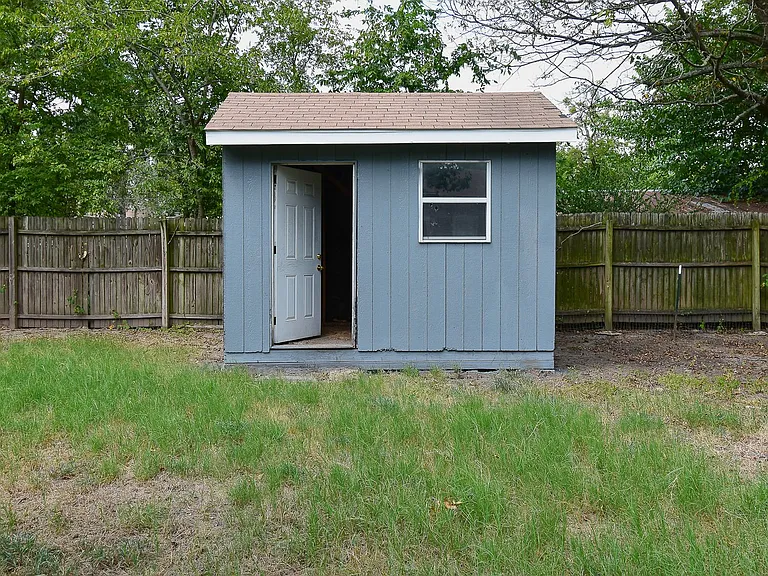 418 FM 513 S — Photo 40