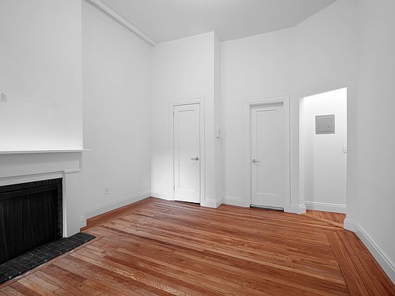 4th image of 213 W 13th St APT 1C
