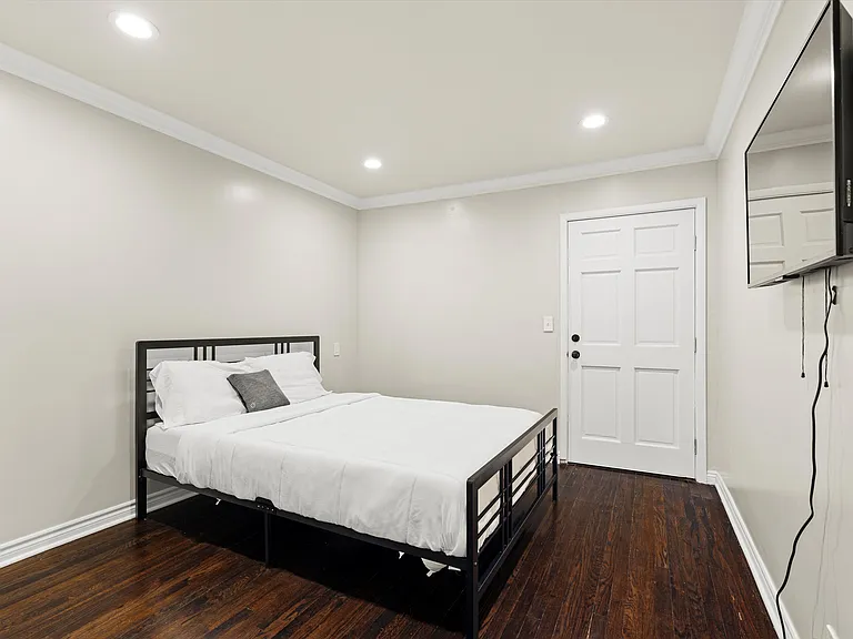 2130 Santa Fe Ave — Photo 6