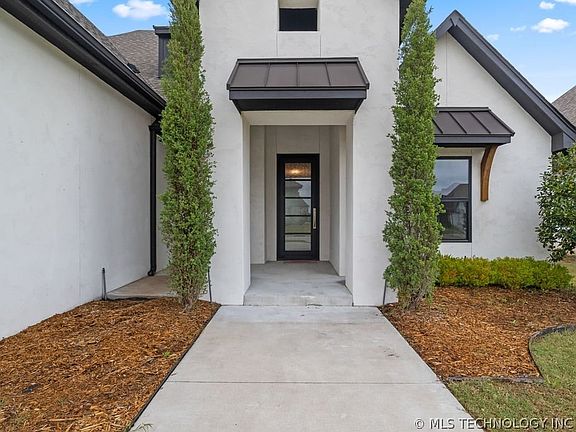 4th image of 6621 S Palm Ave