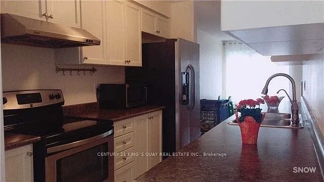 12 Westcliffe Cres — Photo 5