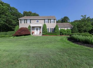 52 Ridgefield Dr, Shoreham, NY 11786