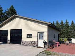 752 Hallberg St SW, Warroad, MN 56763