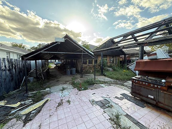5th image of 3015 Wentworth St