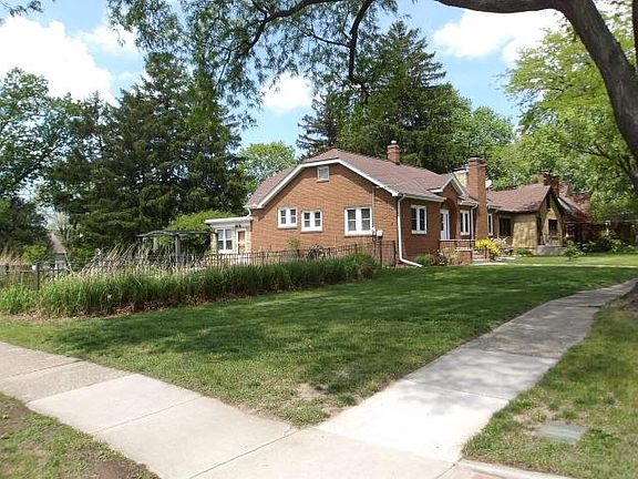 3rd image of 606 Robert Ave