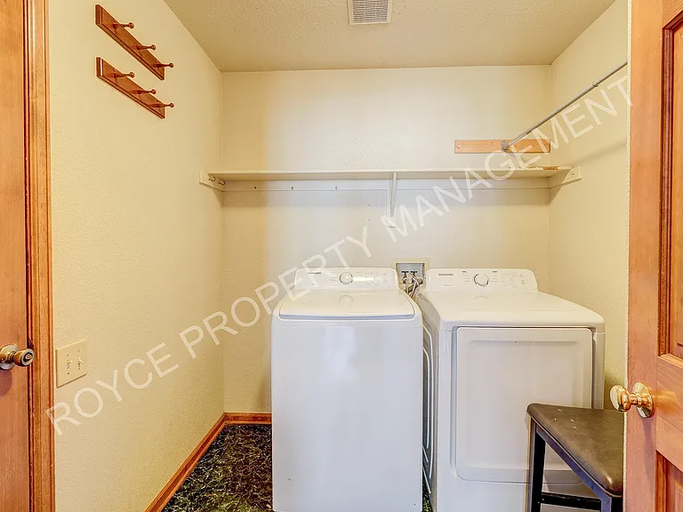 9814 Grove St #C — Photo 11