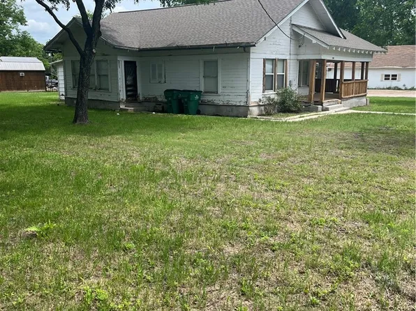 1303 W 11th St, Clifton, TX 76634