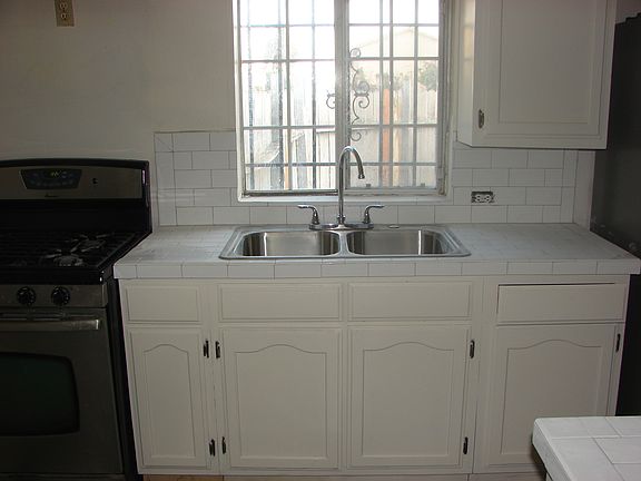 4th image of 332 Stepney St