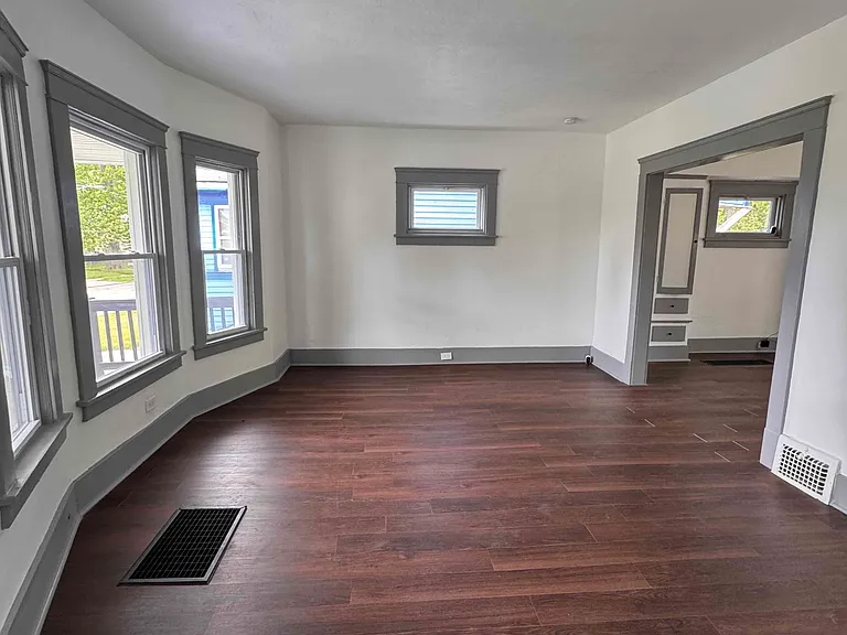 13500 Eaglesmere Ave — Photo 4