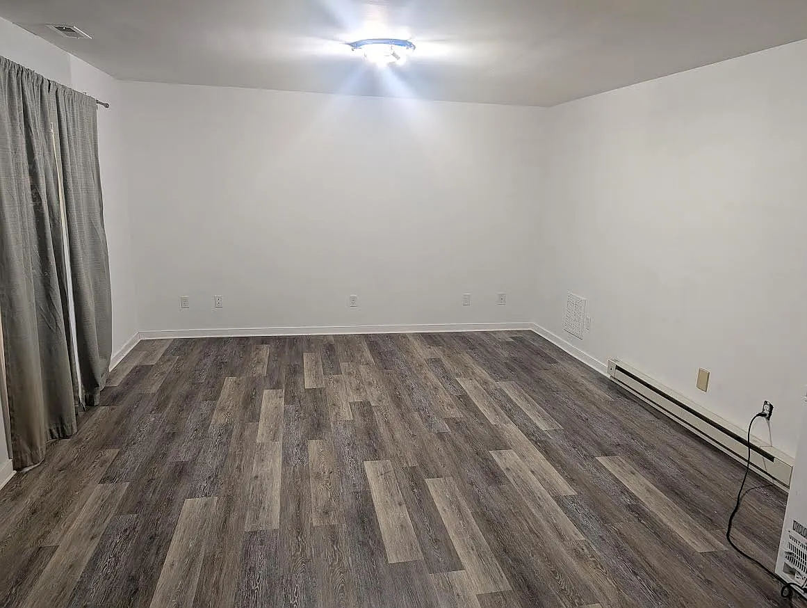 Livingroom - 850 Harris Rd