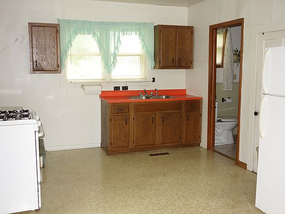 5th image of 142 River Street