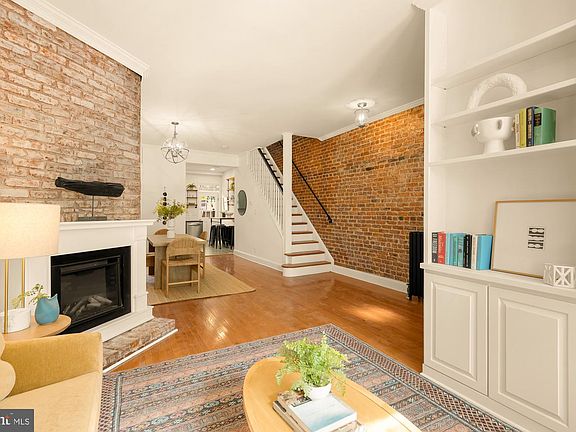 3rd image of 1114 G St NE