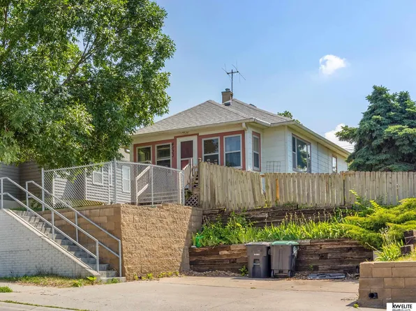 4833 S 48th St, Omaha, NE 68117