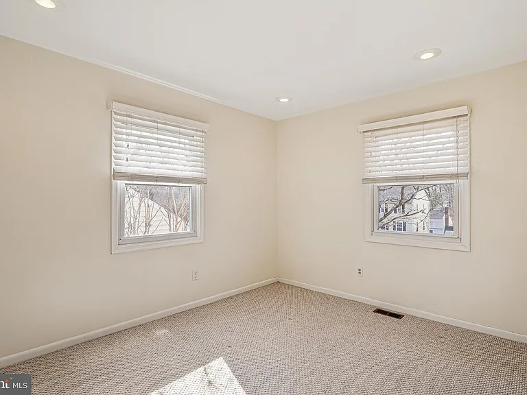 510 Retford Dr — Photo 18