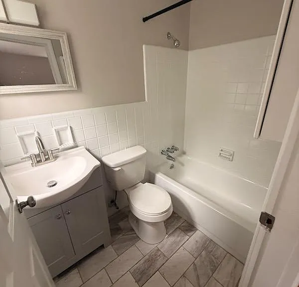 731 S Grand Ave #1 — Photo 4
