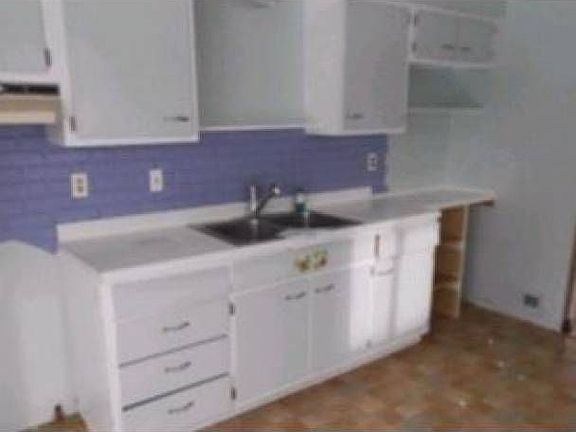 6046HardinDrKITCHEN