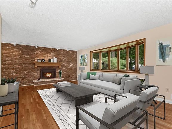 3rd image of 1291 Dogwood Dr