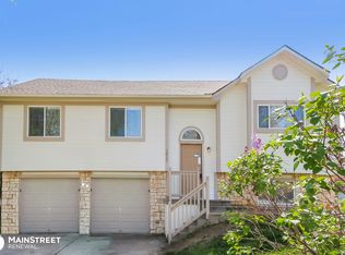 1017 Bunting Ln, Liberty, MO 64068