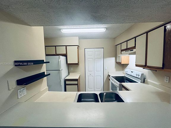 5th image of 1245 SW 46th Ave APT 1201