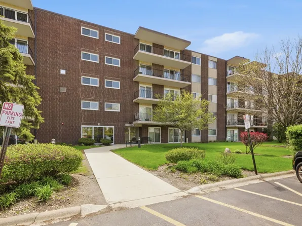 5300 Walnut Ave APT 23C, Downers Grove, IL 60515
