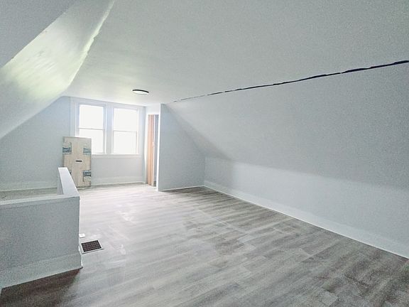 3rd image of 11618 Tuscora Ave Floor 3