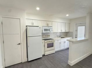 16890 NE 21st Ave APT 6, North Miami Beach, FL 33162