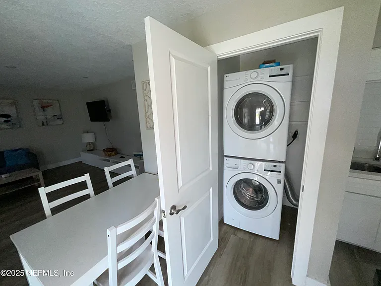 318 Arricola Ave #101 — Photo 22