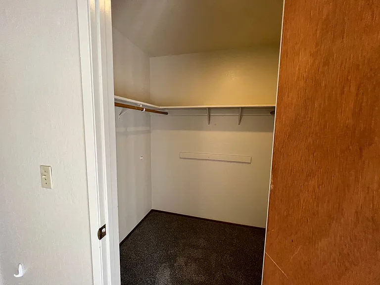 1132 Hobart St — Photo 15