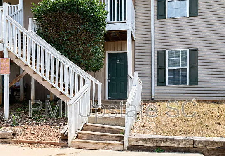 111 Charlestowne Way #B — Photo 2