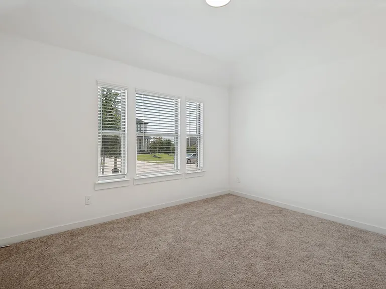 1806 Balfour Bnd — Photo 7