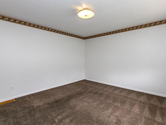 3rd image of 957 Saint Martins Ave