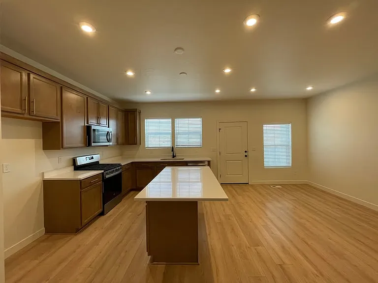 4356 E Hurstbourne Dr — Photo 8