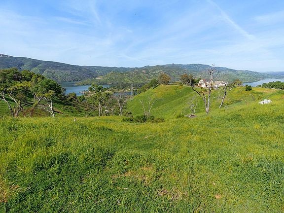 4th image of 1085 Rimrock Drive