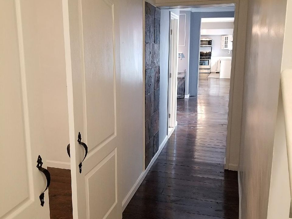 Front entryway, doors to second bedroom