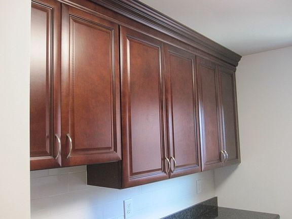 5th image of 612 Lakeville Rd #2