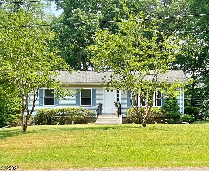 1st image of 6 Birchwood Dr