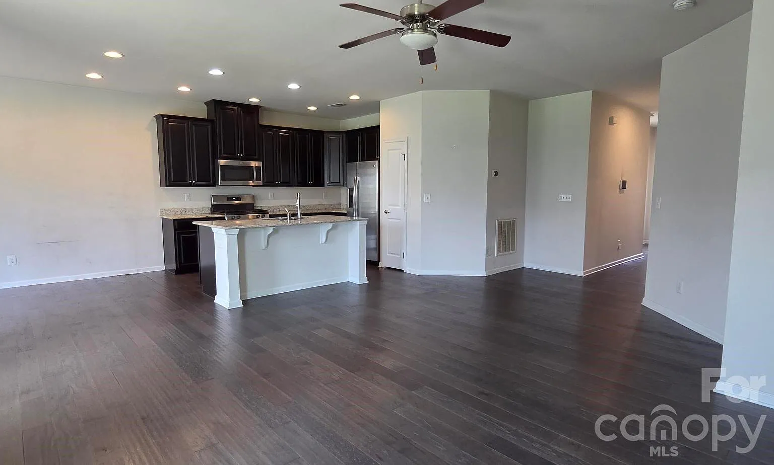 3 bed, 2.0 bath, 1554 sqft, $2,325 — Photo 2