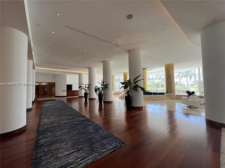 5161 Collins Avenue Cu #1711 — Photo 17