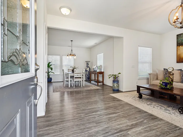 129 Corcoran Ln — Photo 9