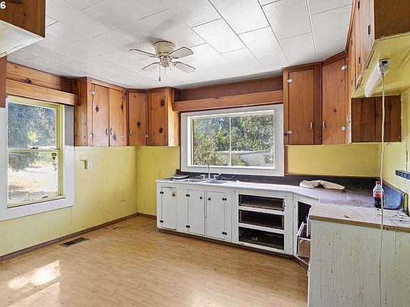 5th image of 426 Lou Gray Dr