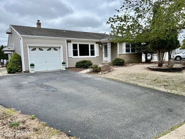 50 Oakfield Road, Toms River, NJ 08757