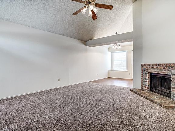 3rd image of 733 Lake Bluff Dr